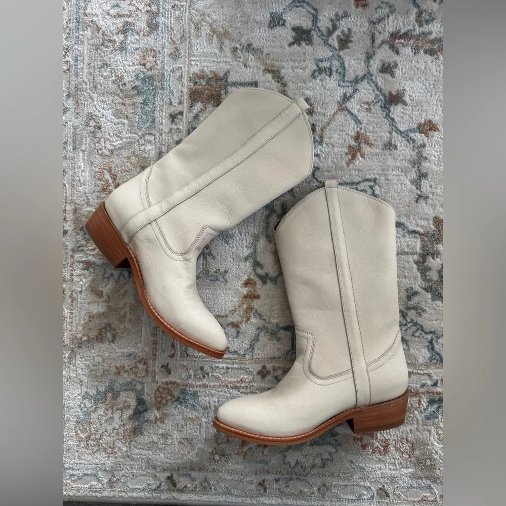 FRYE Billy Ruffle Boots in Almond 7.5
